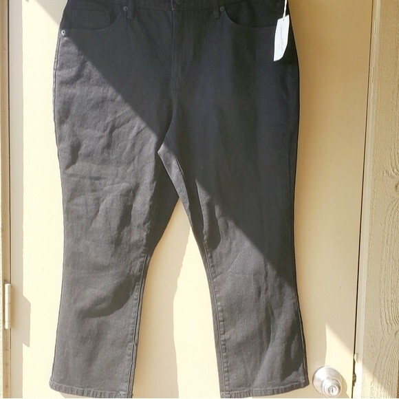 Universal Thread Black High Rise Boot Crop Jeans - Picture 2 of 8